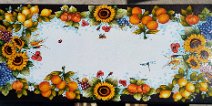 Art: TRFFG-001 Tavolo in pietra lavica con fantasia di arance, limoni, girasoli, uva, papaveri, spighe di grano, fiori di zagara e insetti. Il bordi è intagliato a rilievo